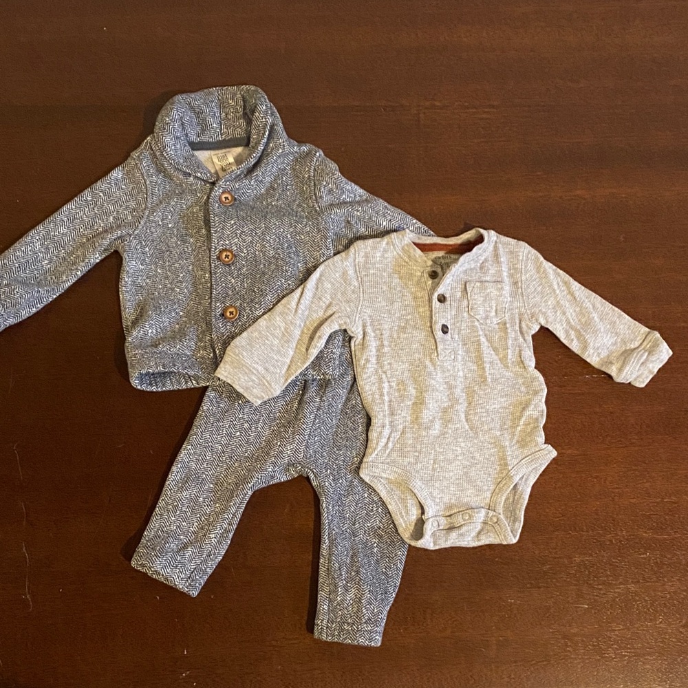 Cozy baby boy navy and gray sweater and henley outfit sz 6 mos